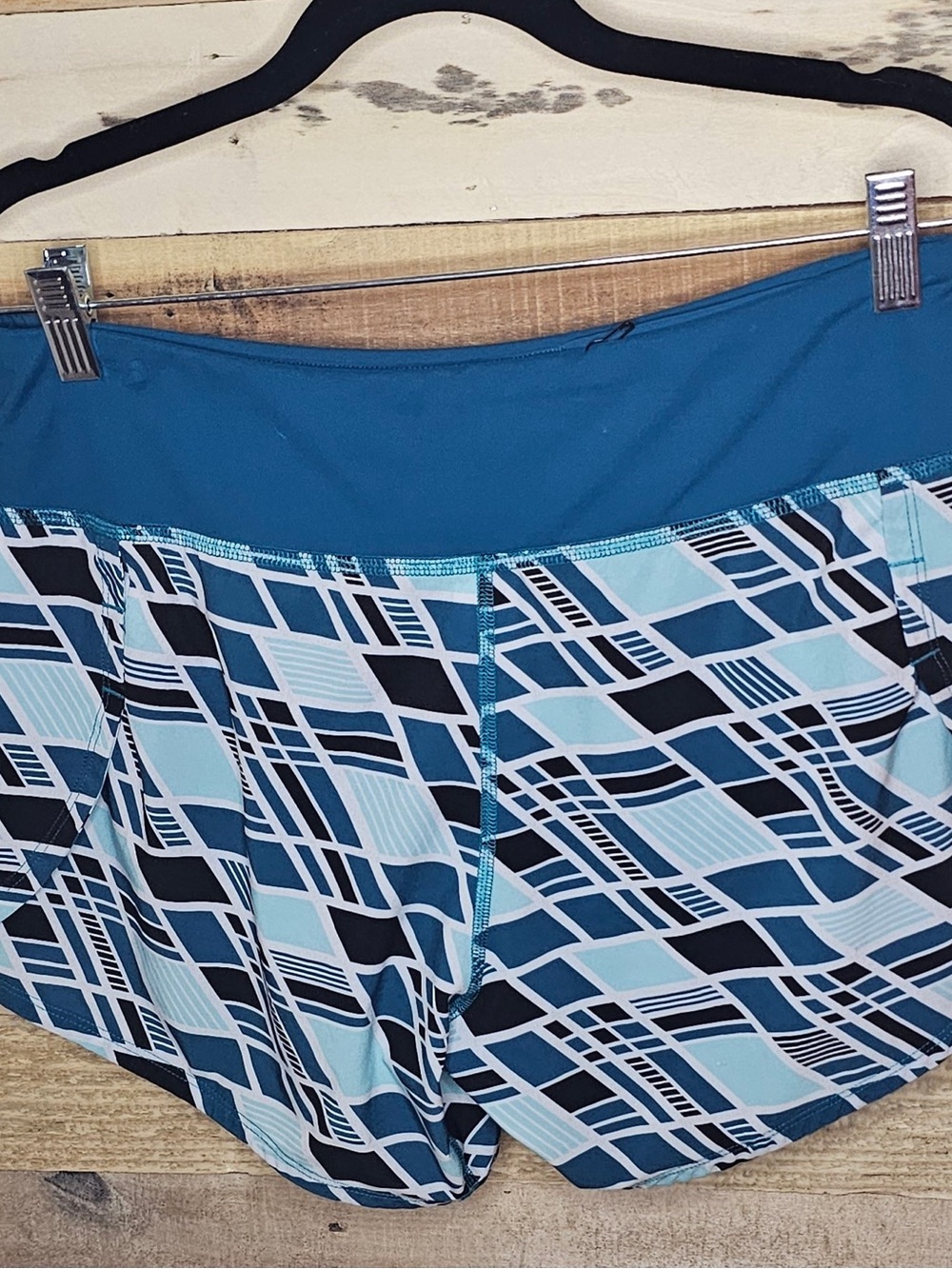 Brooks Women's Teal Geometric Active Skirt